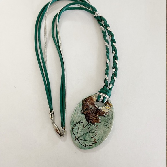 ❤️ Handmade clay maple leaf pendant necklace. - Picture 2 of 3